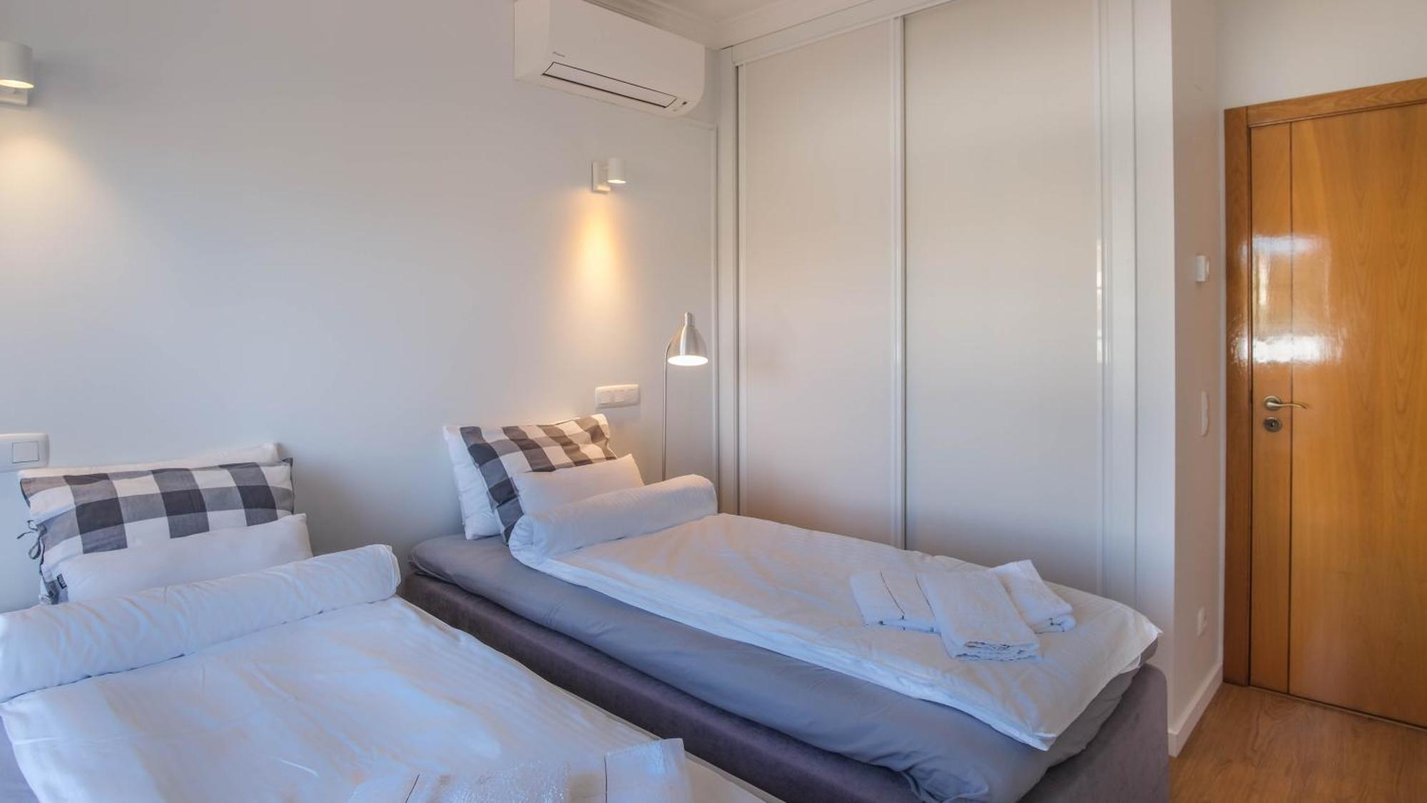 Villa Canto Do Sol # 4 Bedroom *